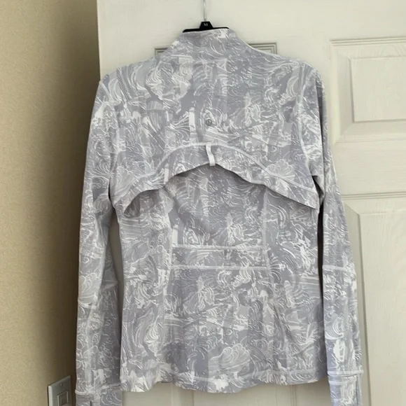 Lululemon define jacket size 10 gently worn great condition - Picture 6 of 6